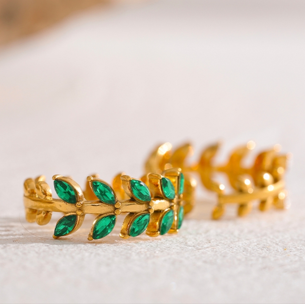 Exquisite Leaf Green Diamonds Adjustable Ring